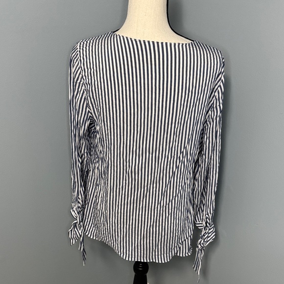 Chico's Women’s Blue/White Striped Blouse Sz 2/M - Picture 4 of 5